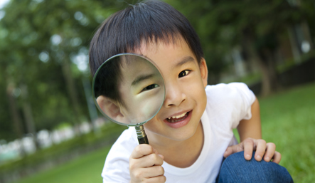 Shutterstock 83294755 Jongen Chinees Met Vergrootglas OD